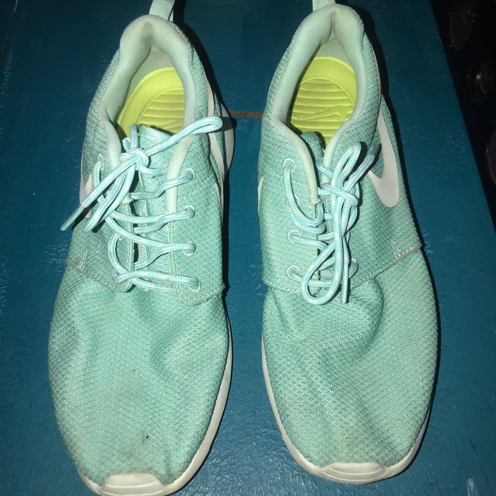 Tiffany blue Nike Roshe